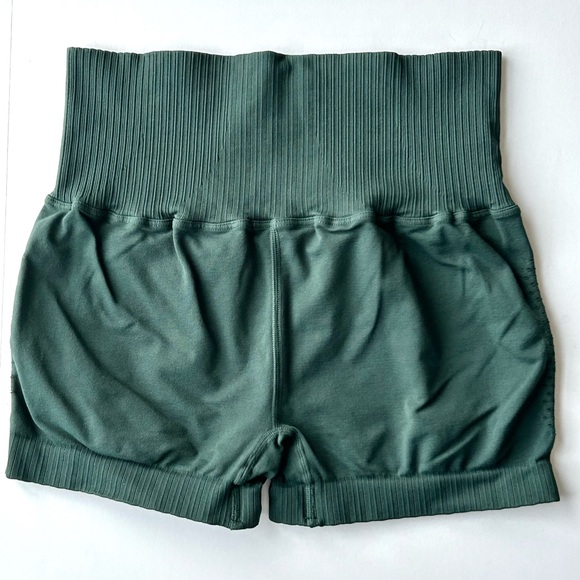🌸NWOT Free People Movement Good Karma Dark Green Running Shorts. Size: M/L - Picture 4 of 8